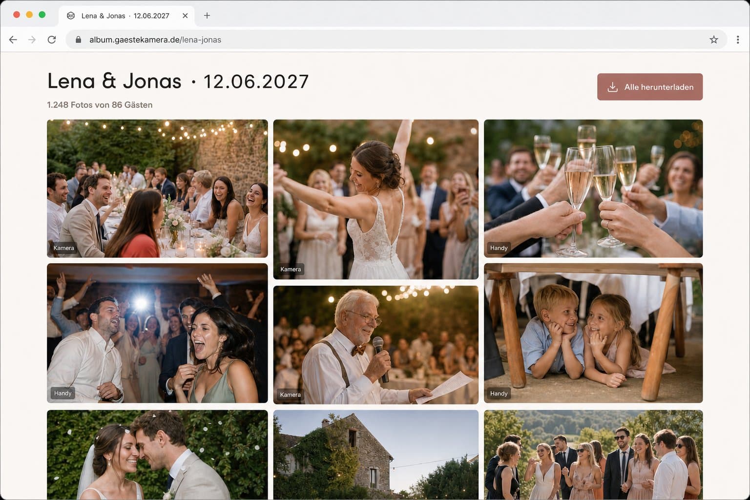 Browserfenster mit dem privaten Onlinealbum von Lena und Jonas: Raster aus Gästefotos, markiert als Kamera- oder Handybild